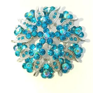 Round floral brooch Aqua/turquoise NWT